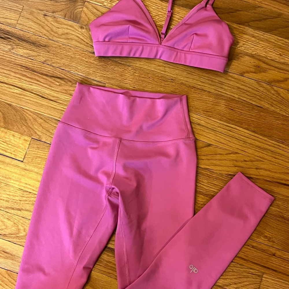 Alo yoga pink sport bra and legging set